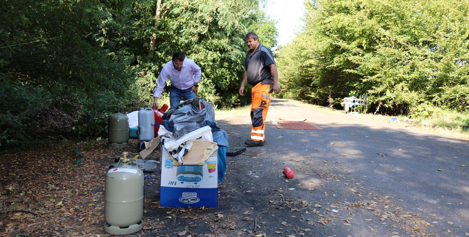 Schon am frühen Mittwochmittag waren die Hinterlassenschaften der Landfahrer größtenteils entsorgt.