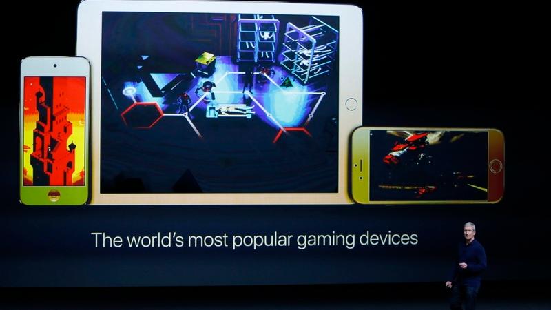 Auch für die Gamer hat Apple gedacht: Exklusiv auf der Apple Watch kann man mit Pokemon Go auf die Jagd nach den Taschenmonstern gehen.
