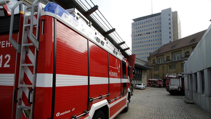 Feuer im Hochhaus: Feuerwehr übte Ernstfall am Plärrer