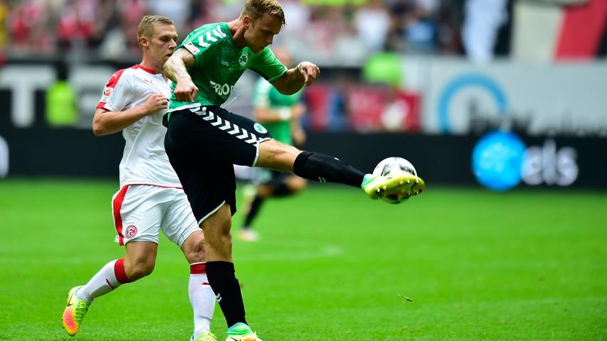 Hatte Fortunas Stoßstürmer Rouwen Hennings 78 Minuten lang im Griff. Ein verlore­nes Duell kostete Fürth aber den möglichen Sieg. Redaktion: 4 | kicker: 4 | User: 3,1 (86 Stimmen)