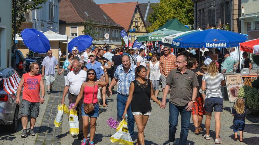 Die Sonne lacht: Herrliches Wetter beim Altstadtfest in Roth