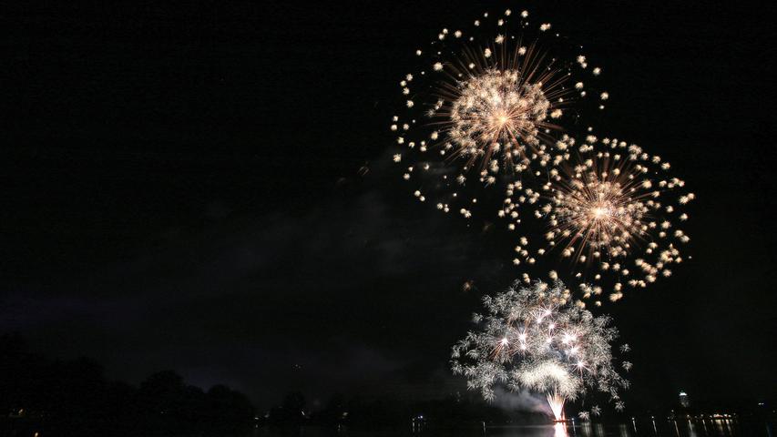Leuchtender Ausklang: Das Feuerwerk des Herbstvolksfestes 2016