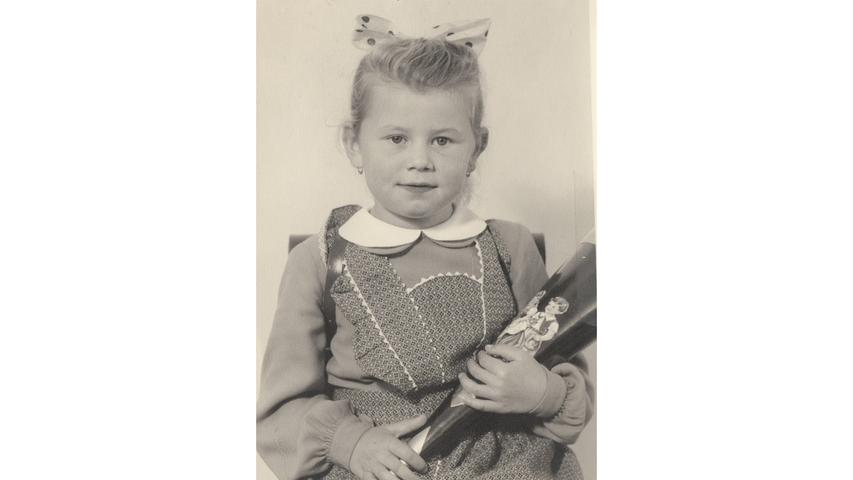 Mit einem Schleifchen im Haar erlebte Brigitte Fehm (geb. Rühl) ihren großen Tag im Jahr 1956.