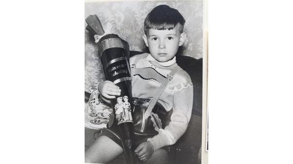 Norbert Schürgers entschied sich zum Schulstart im Mai 1960 für die klassische Lederhose.