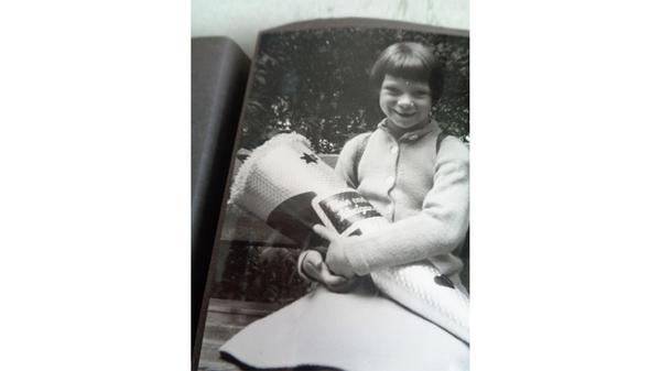 Luise Kemmeter kam am 2. September 1960 erstmals in die Fürther Grundschule an der Frauenstraße. Von diesem Tag an ist sie "56 Jahre lang (Uni mitgerechnet) täglich durch Schultüren ein- und ausgegangen".