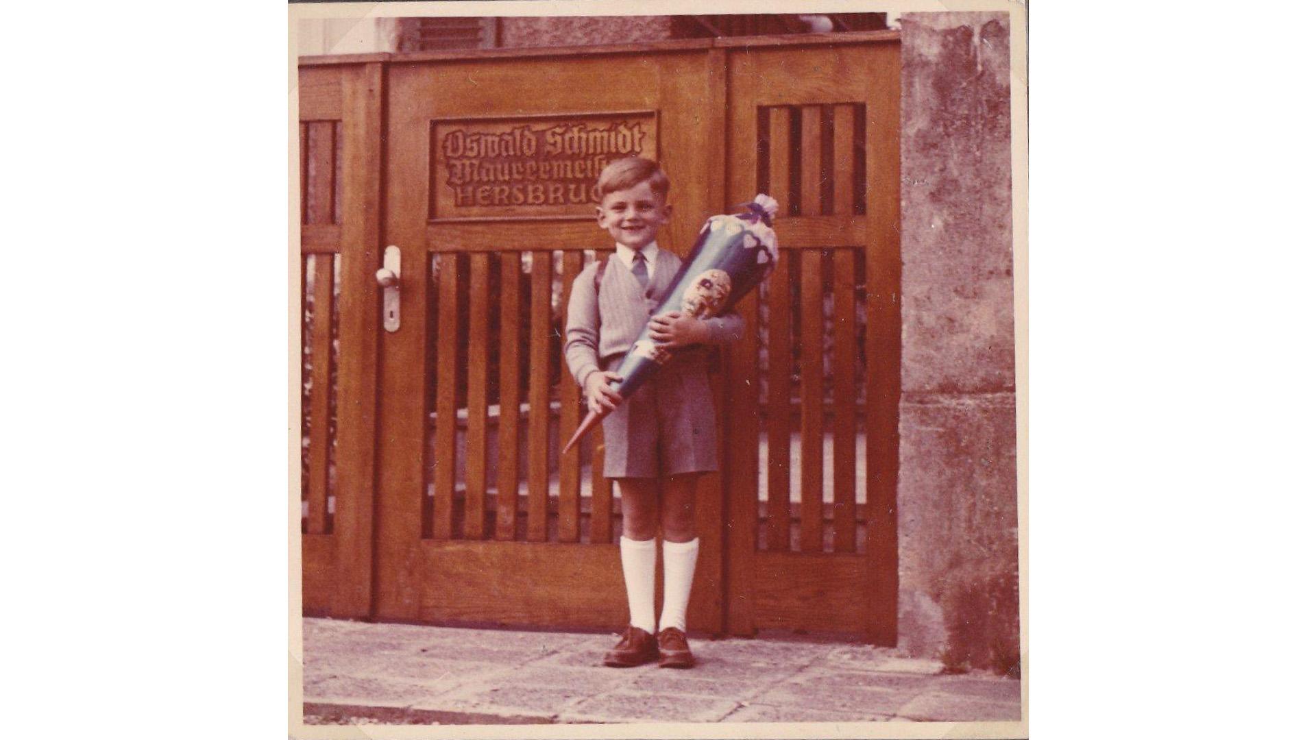 Seine Erinnerungen an den Schulstart 1958 sind noch frisch. Franz Schmidt aus Hersbruck ist zusammen mit seiner Mutter zum ersten Mal zur Schule gegangen. "Bereits Minuten später war mir in der Kirche die Zuckertüte durchgerutscht und die tolle rote Spitze abgebrochen", berichtet der Hersbrucker und scherzt: "Vielleicht hätte ich damals schon den gesamten Schulbesuch abbrechen sollen."