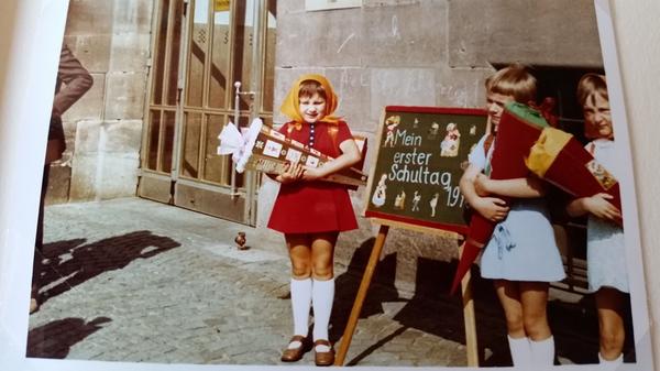 Cerstin Seiler (links) ging ab dem 10. September 1970 in die Paniersschule.