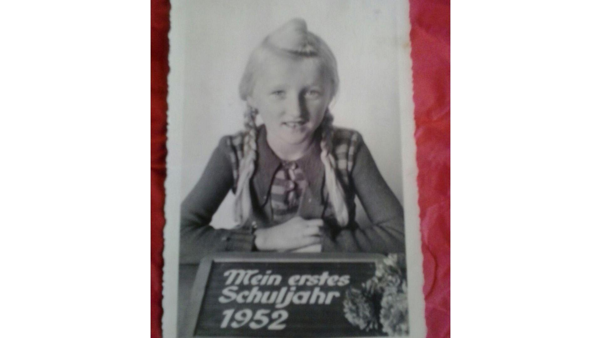 Gut gelaunt und mit zwei Zöpfen ließ sich Lotte Meyer für ihr Erinnerungsfoto ablichten.