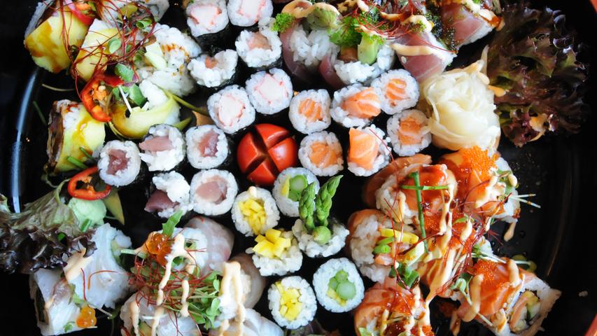 Die Hiro-Sakao-Restaurants gehören zu den beliebtesten Sushi-Restaurants der Region. Sie sind in Fürth, Erlangen und seit 2016 auch in Forchheim vertreten. Auch das Kokoro und - ganz frisch - das Hiro in Nürnberg gehören zur Gruppe. Das Hiro Sakao in Forchheim erhält 97 Stimmen und holt sich damit Platz sechs  im Ranking. Sie können zum Abholen bestellen. Geliefert wird nicht. Weitere Informationen zum Hiro Sakao Forchheim erhalten Sie in unserem Gastro-Guide.