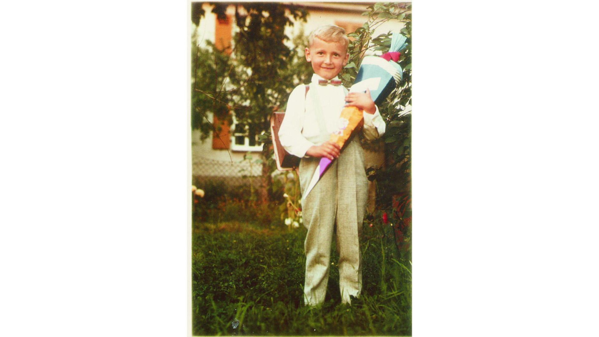 Werner Oßwald aus Rednitzhembach kam im September 1963 in die in die Volksschule in Katzwang. "Ein Klassenfoto von damals habe ich leider nicht", sagt Oßwald. Er glaubt jedoch zu wissen, dass seine damalige Lehrerein noch heute, bereits über 90-jährig, in Katzwang lebt.