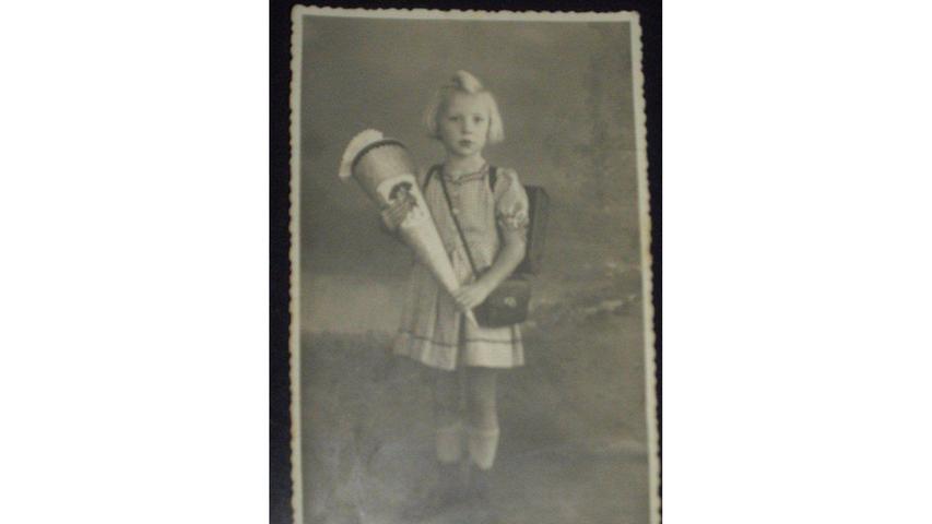 Am 9. April 1941 entstand dieses Foto, das Anne Körber (heute Moser) mit ihrer Schultüte zeigt.