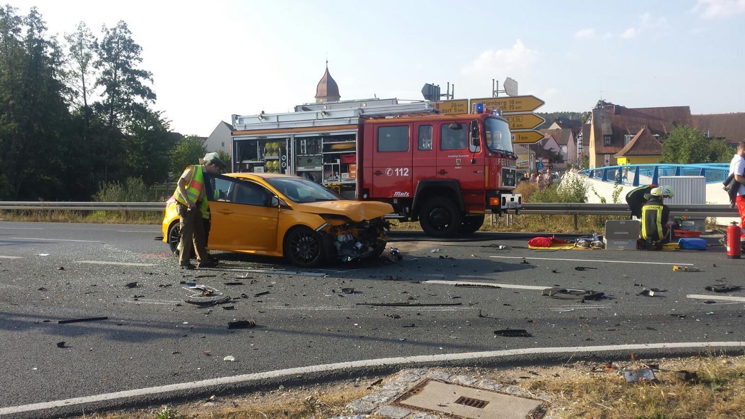 Der Fahrer dieses Ford wurde nur leicht verletzt. Seinen Unfallgegner erwischte es schlimmer.