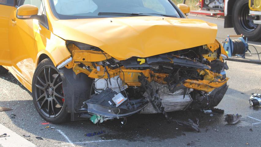 Frontalcrash bei Ammerndorf: BMW-Fahrer schwer verletzt 