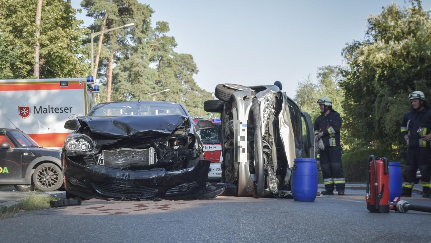 Beide Fahrerinnen wurden leicht verletzt. Beide Fahrerinnen wurden leicht verletzt.