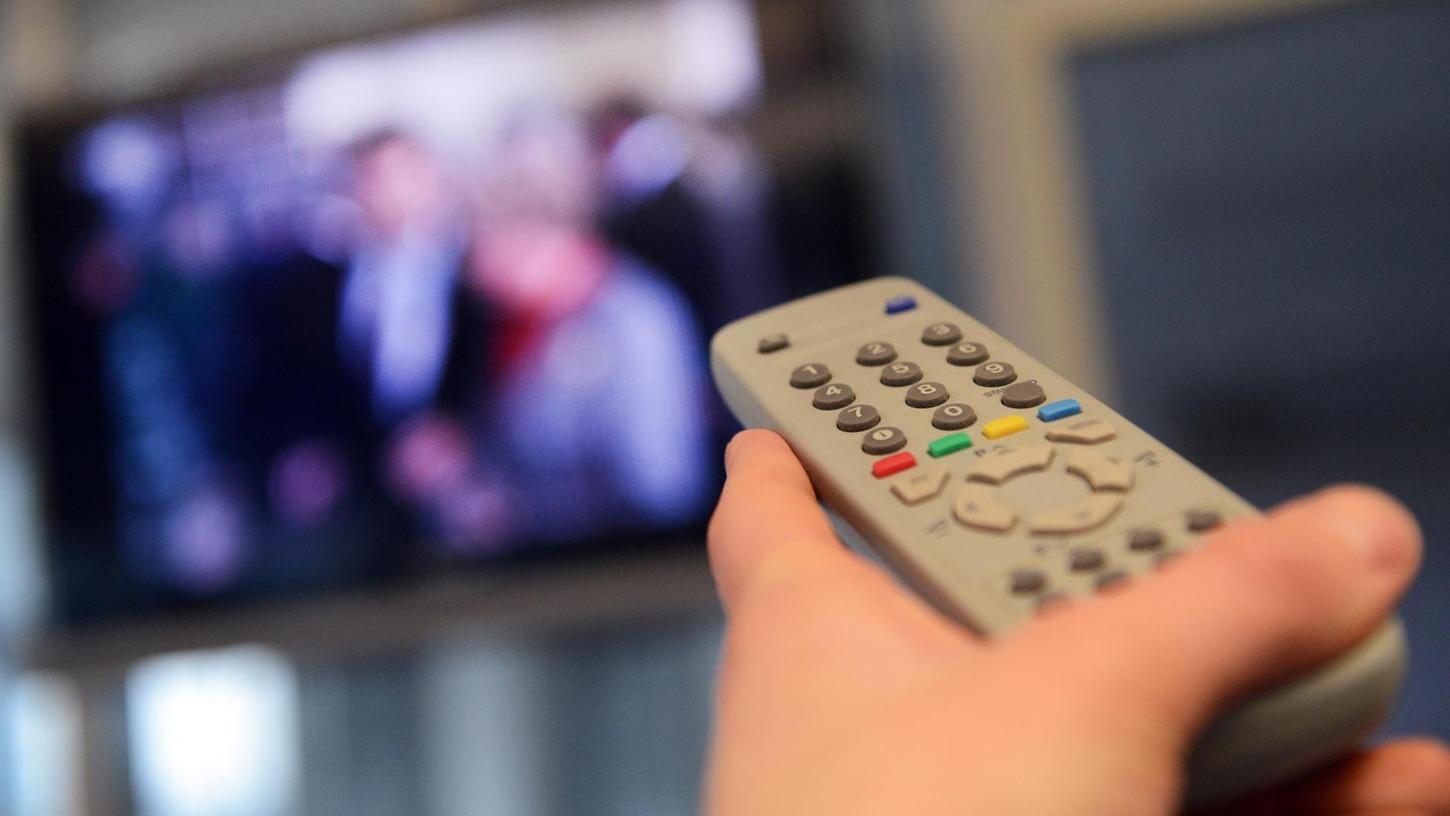 Fast ein Viertel der Bayern empfangen ihr Fernsehsignal noch analog. Bis Mitte Mai haben sie noch Zeit, um auf die digitale Schiene umzusteigen.