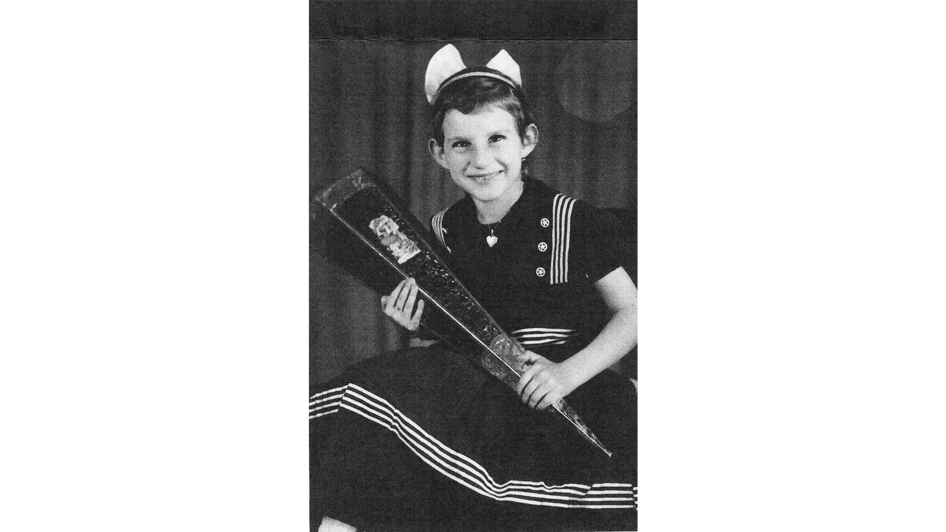 Rose Precht aus Nürnberg hatte offensichtlich beste Laune, als es 1956 erstmals in die Schule ging.