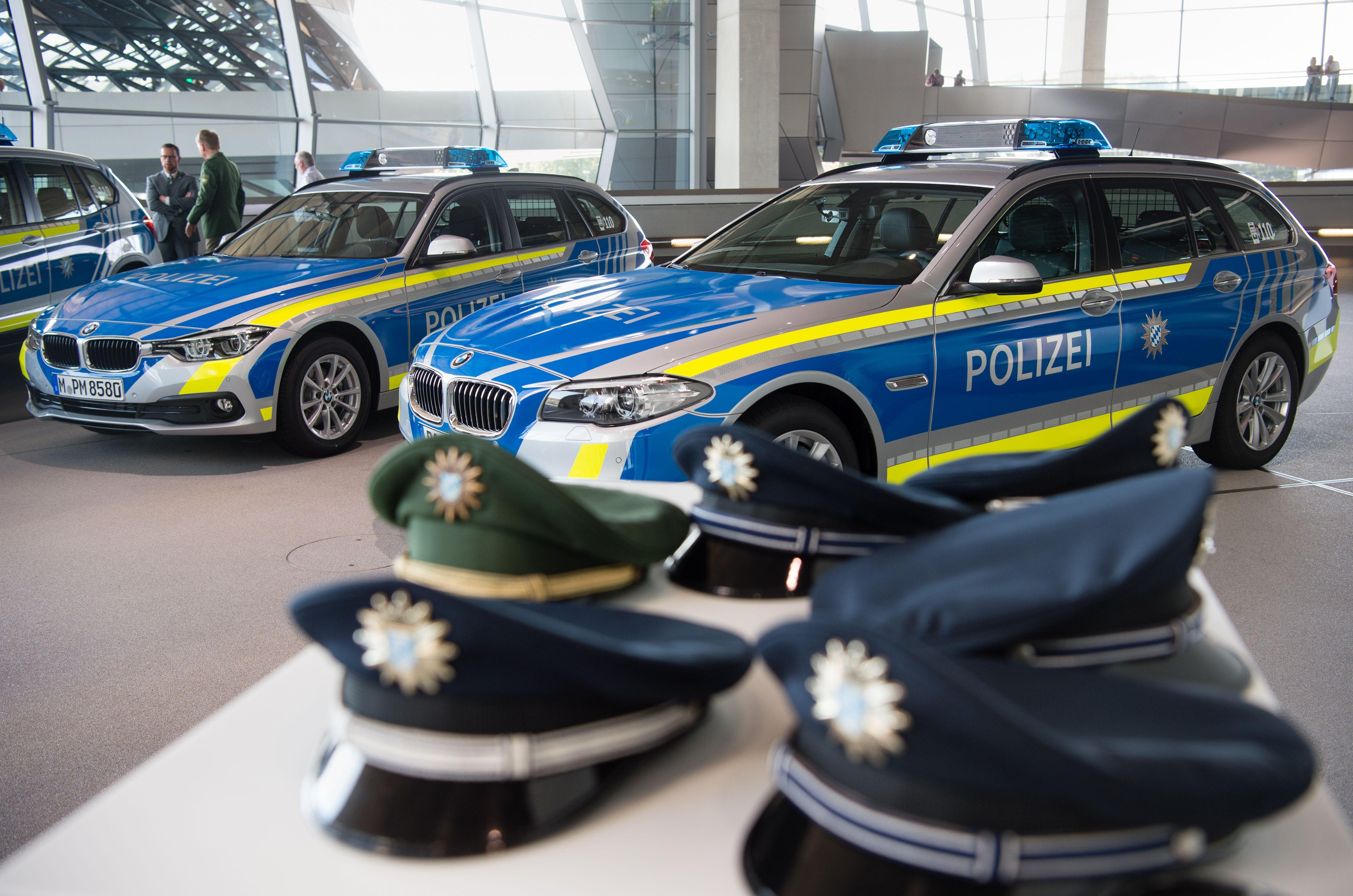 Blau Und Neongelb: Neue Dienstwagen Für Bayerns Polizei | Nordbayern