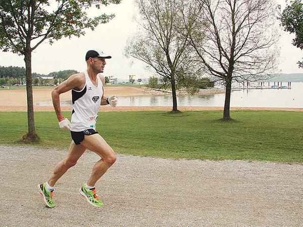 Live! Die Läufer starten zum sechsten Seenlandmarathon 