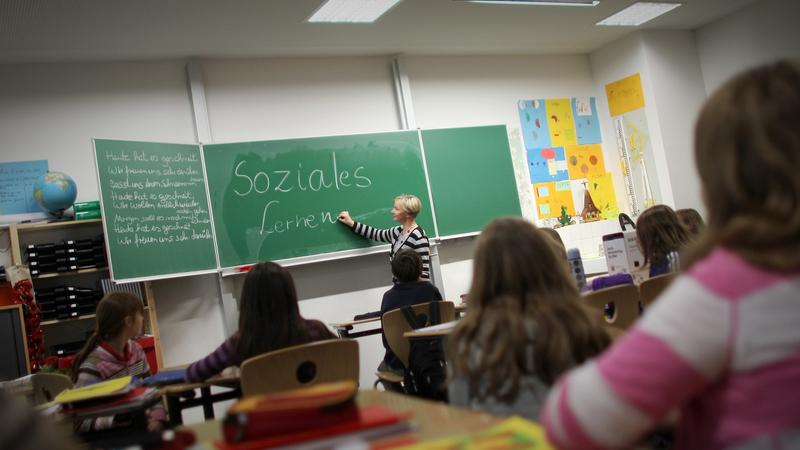 In deutschen Klassenzimmern soll vornehmlich auch deutsch gesprochen werden, findet die Bildungsministerin Johanna Wanka.