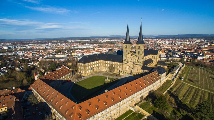 Die ehemalige Benediktinerabtei aus dem Jahr 1015 war vom ersten Bamberger Bischof Eberhard gestiftet und von Kaiser Heinrich II gefördert worden.