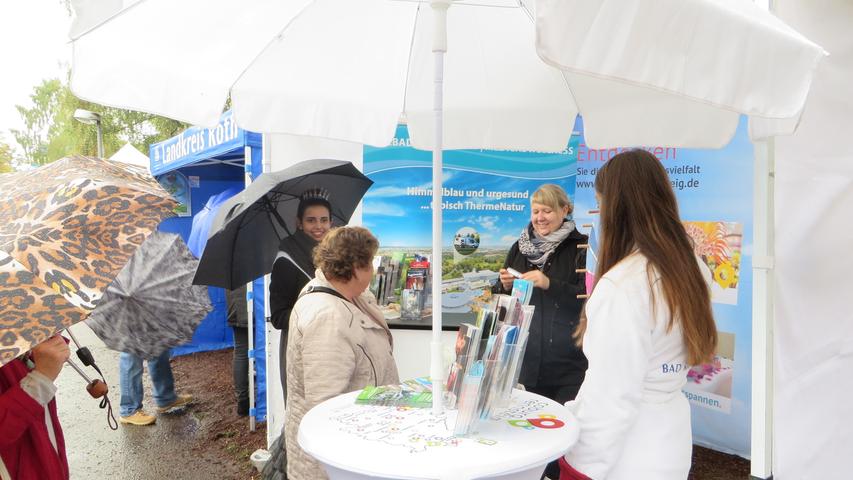 Gute Stimmung bei Dauerregen: Krenmarkt in Baiersdorf