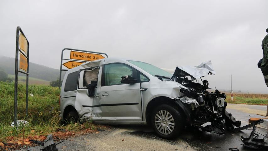 Zwei Autos stoßen bei Friesen zusammen - 35.000 Euro Schaden