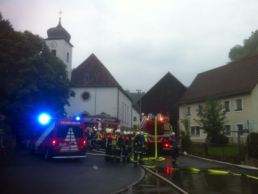 In der Ortsmitte von Tüchersfeld hat es am Montagabend einen Brand gegeben. In der Ortsmitte von Tüchersfeld hat es am Montagabend einen Brand gegeben.