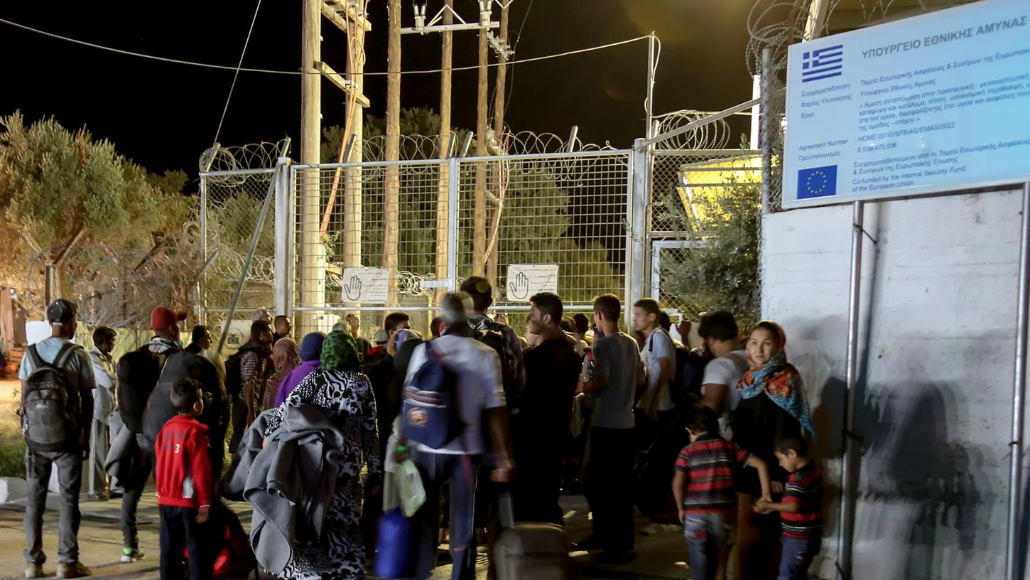 Schon 35 positiv getestete Migranten befinden sich in der Unterkunft auf Lesbos.