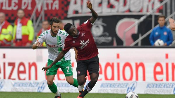 Die 261. Auflage des fränkischen Kräftemessens stieg dann wieder im Nürnberger Stadion. Der Club, der im Sommer den Abgang von Trainer René Weiler zu verkraften hatte, startete unter dem neuen Coach Alois Schwartz schlecht in die Saison. Im Derby sollte alles anders werden. Eigentlich.