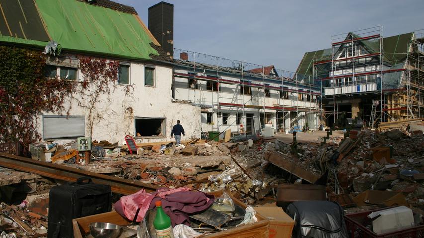 Am 22. September 2006 erschüttert eine schwere Gasexplosion das 3100 Einwohner zählende, knapp acht Kilometer nordwestlich von Ansbach gelegene Dorf Lehrberg.