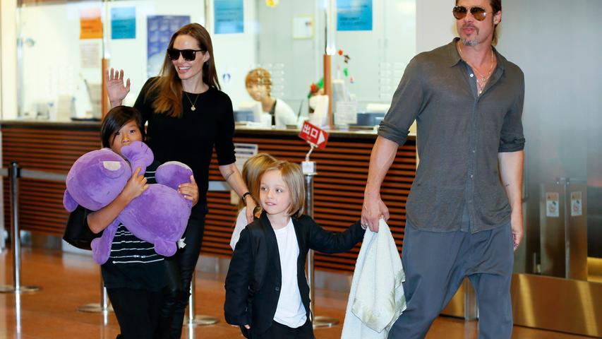 Knox, Vivienne und Pax begleiteten Mama und Papa dafür am Flughafen in Tokyo.