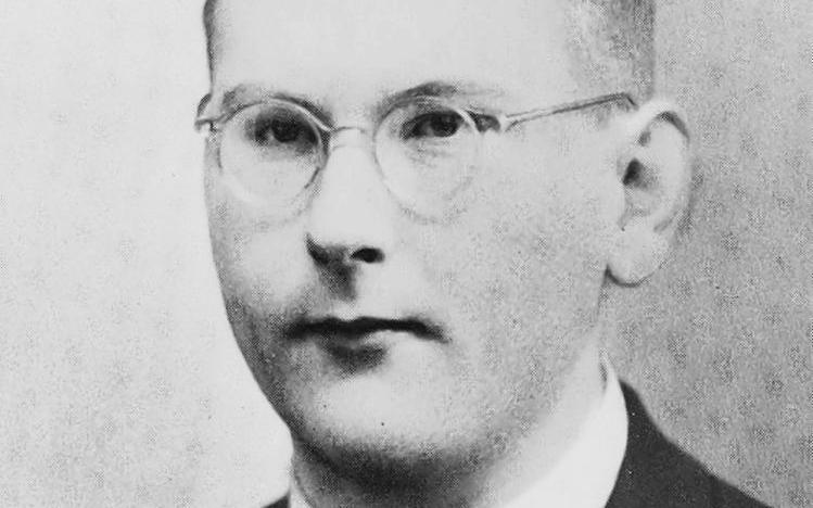Robert Limbert wurde bei einer Widerstandstat von zwei Hitlerjungen beobachtet. Er wurde verhaftet und zum Tode verurteilt.