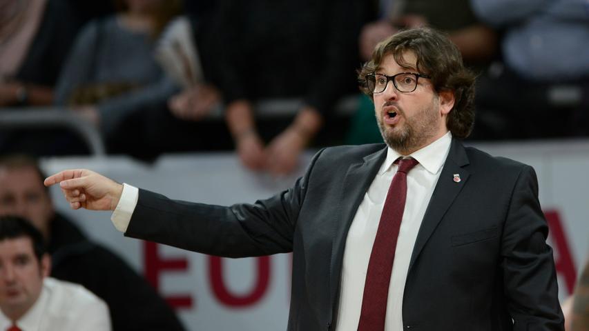 Meistertrainer Andrea Trinchieri gibt sich bescheiden. Auf die Frage, wer Deutscher Meister in der Basketball-Bundesliga wird, antwortet er lediglich: "Das Team, welches das letzte Spiel der Playoffs gewinnt."