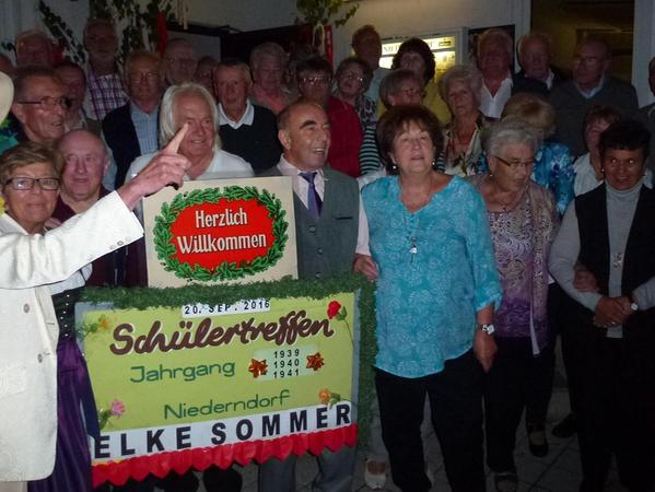 Elke Sommer in Erlangen: Ein Star zum Anfassen