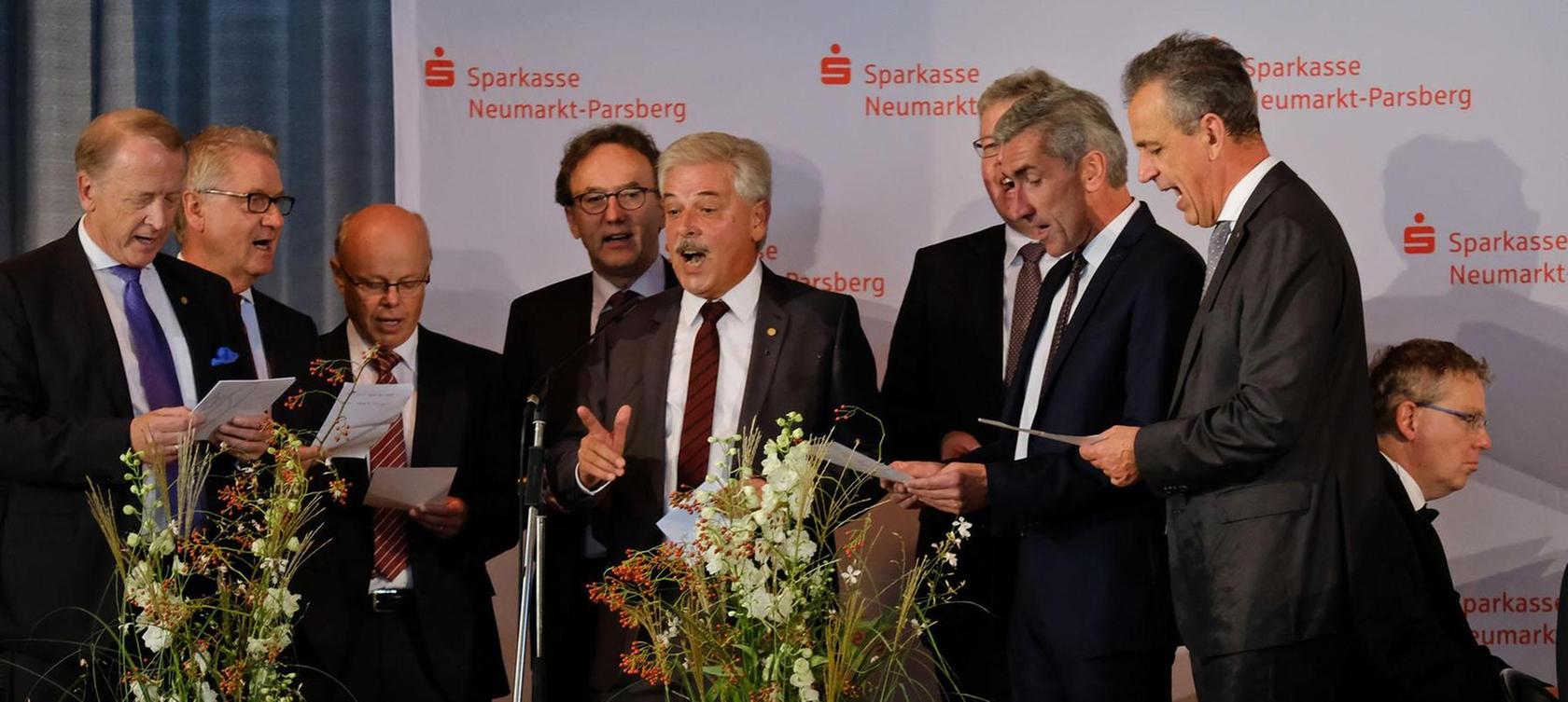 Sparkassen-Vorstandschef Karl Novotny geht in Ruhestand