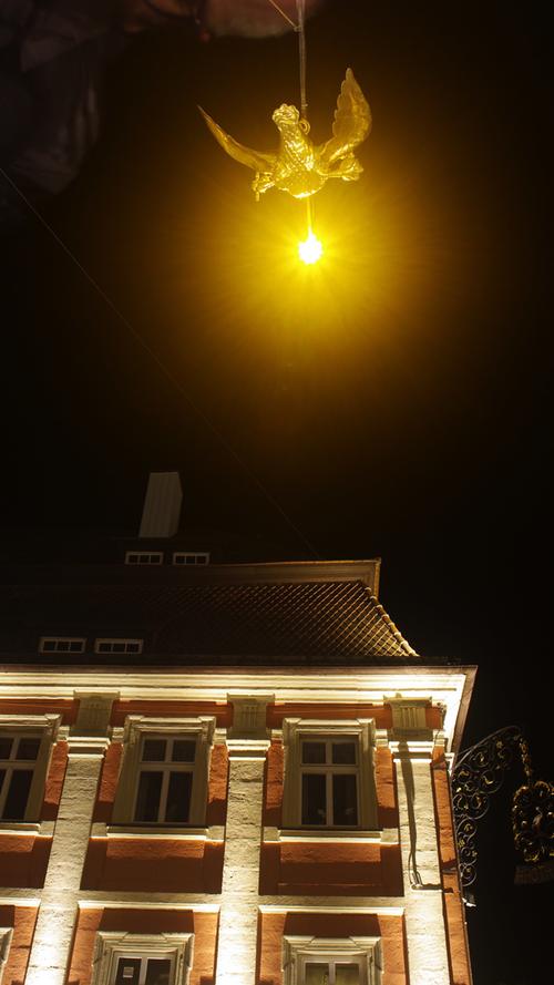 Das kann sich sehen lassen: Eine neunköpfige Studentengruppe der Hochschule Coburg lässt die historische Altstadt Langenzenns noch bis zum 3. Oktober in einem ganz neuen Licht erstrahlen. Am Freitag wurden die Lampen angeknipst - wir haben die Bilder!