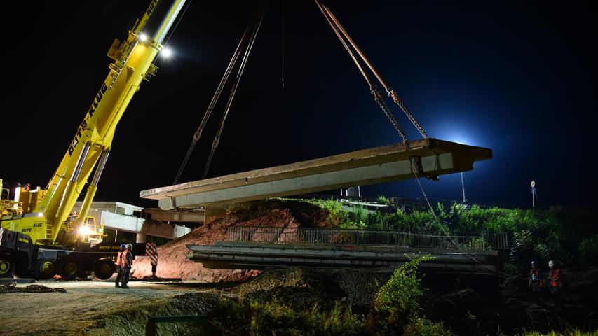 Tonnenschwerer Riese: Brücke bei Kersbach wird abgerissen