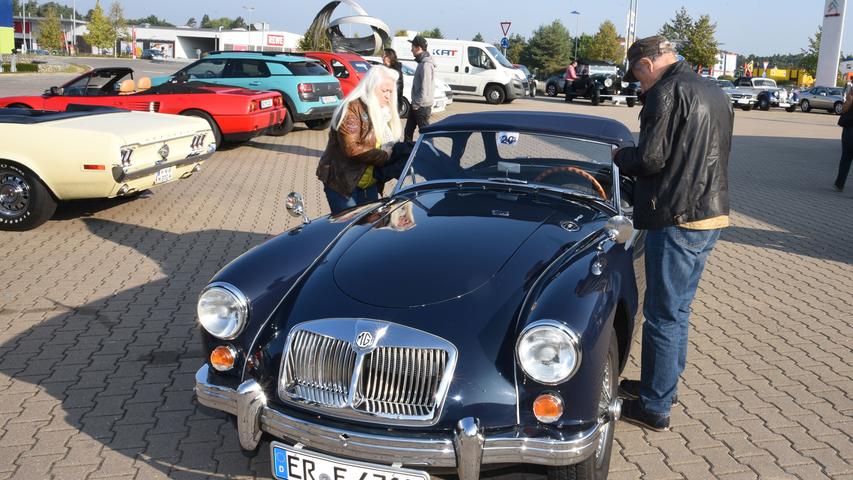 Letzte Ausfahrt vor dem Winter: Oldtimer rauschen durch die Region