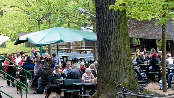 Hier schlägt das Herz des Forchheimers, bei Brotzeit und dem einen oder anderen Seidla Bier. Einige Bierkeller haben im Winter geschlossen, offen sind zum Beispiel auf den Oberen Kellern der Neder- und Glockenkeller und auf den Unteren Kellern der Greif-, Winterbauer- und Rappen-Keller