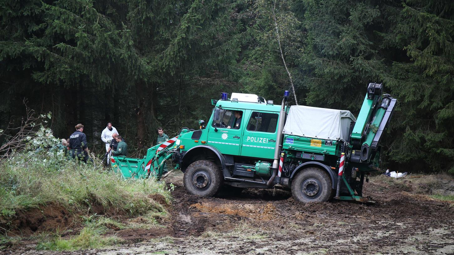 Nach dem Knochfund im Juli rückte die Polizei am Montagmorgen erneut in Rodacherbrunn an.