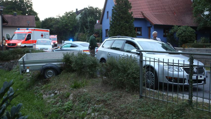 Mercedes C-Klasse kracht frontal in VW Passat: Zweimal Totalschaden