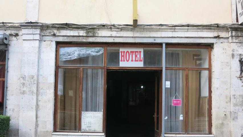 Nur wenig muss man in Hotels wie diesen bezahlen. Doch in Albanien gibt es eine ganze Bandbreite an Übernachtungskategorien.