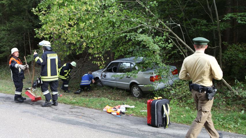 Wegen Unachtsamkeit: Auto überschlägt sich bei Ansbach