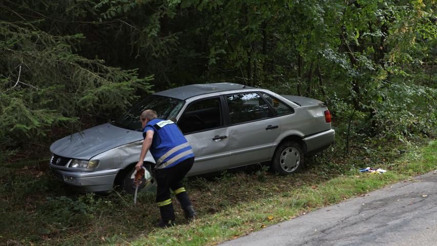 Wegen Unachtsamkeit: Auto überschlägt sich bei Ansbach