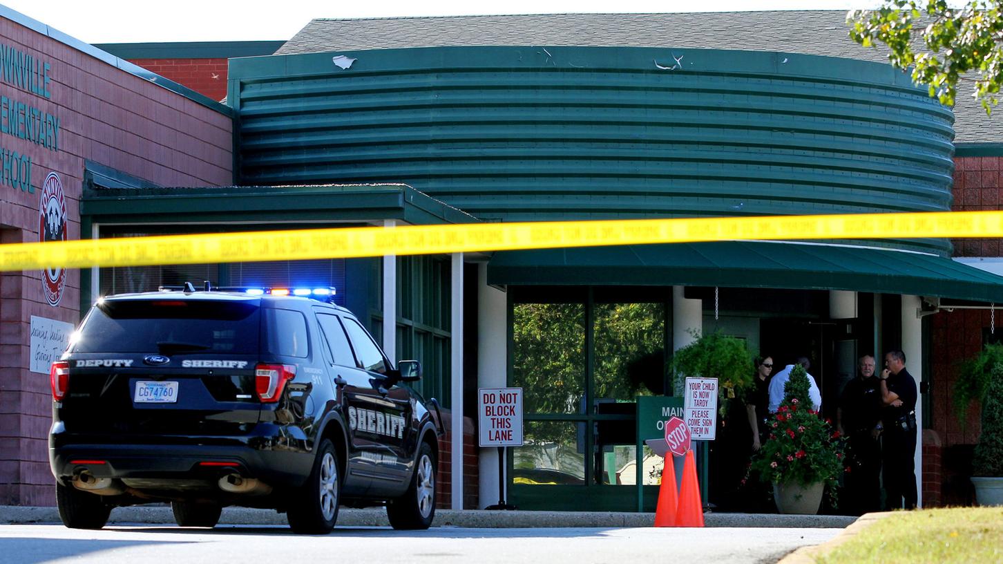 Ein Teenager hat an einer Grundschule in Townville (US-Bundesstaat South Carolina) auf Kinder und eine Lehrerin geschossen.