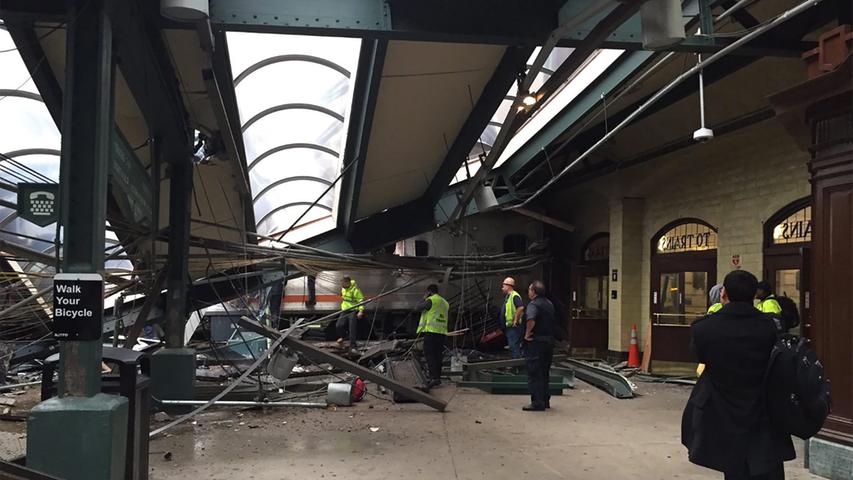 Zug rast in Bahnhof: Eine Tote und etliche Verletzte in Hoboken