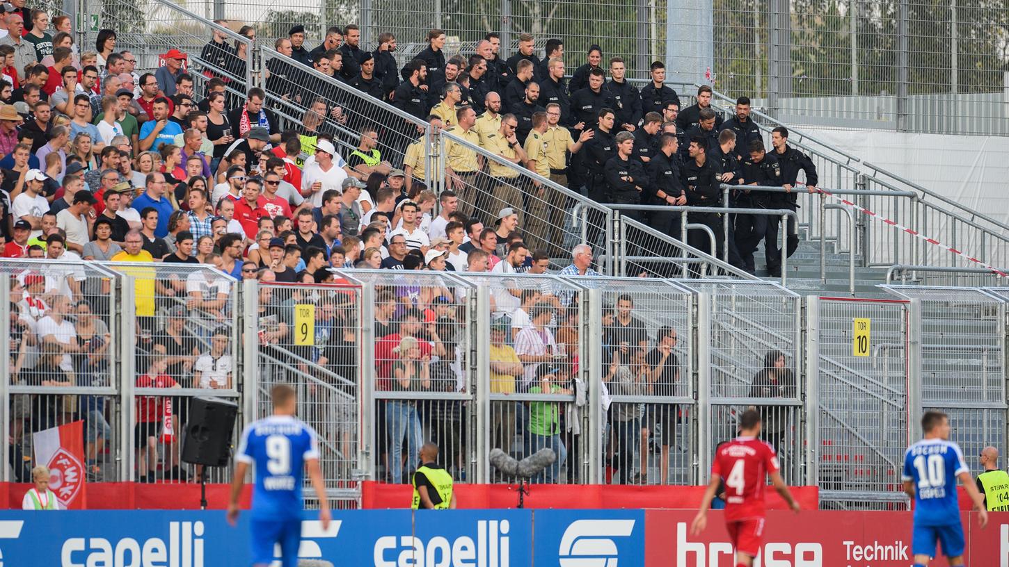 Stadt, Investoren und die Würzburger Kickers gründen eine Stadiongesellschaft.