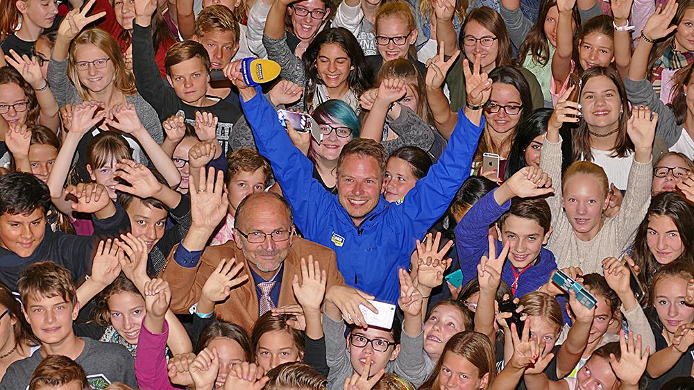 "Das nächste Pausenhofkonzert kommt nach Weißenburg": Kurz nach 7 Uhr ließ Antenne Bayern Moderator Florian Weiß die Katze aus dem Sack.