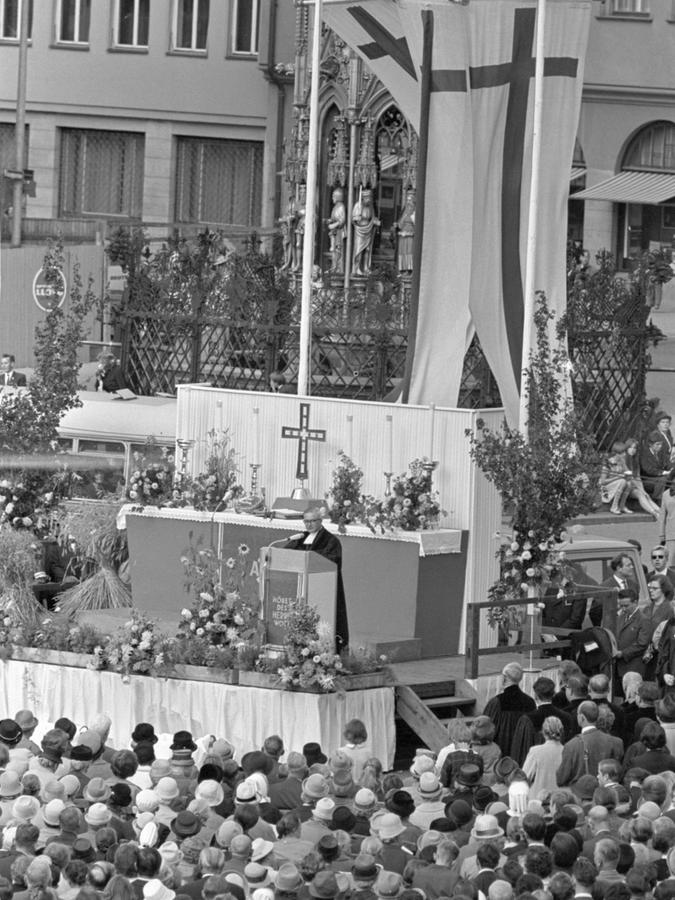 3. Oktober 1966: Mächtige Glaubenskundgebung