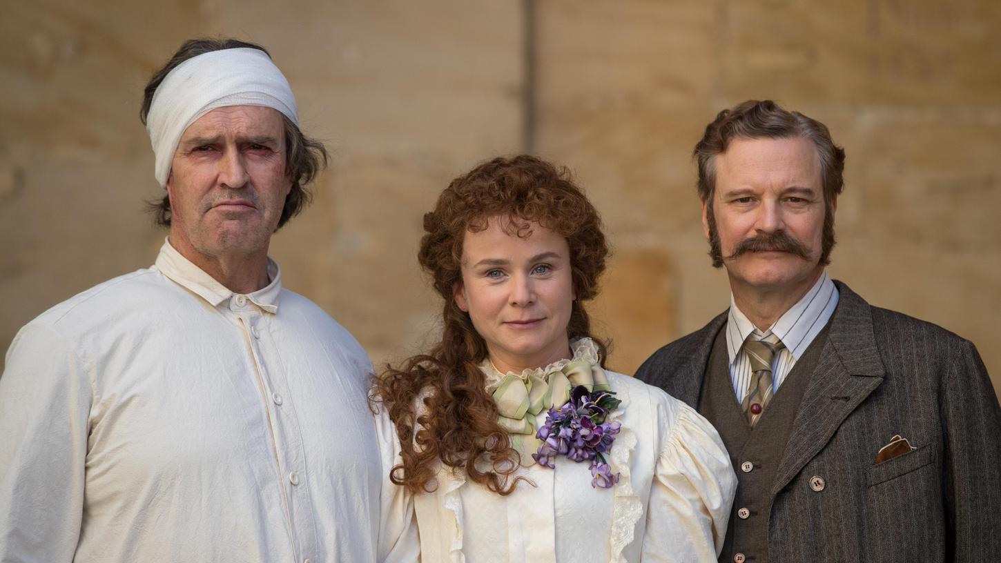 Rupert Everett spielt Oscar Wilde, neben ihm Emily Watson als seine Ehefrau und Colin Firth als Freund des Dichters (rechts), aufgenommen in Thurnau.